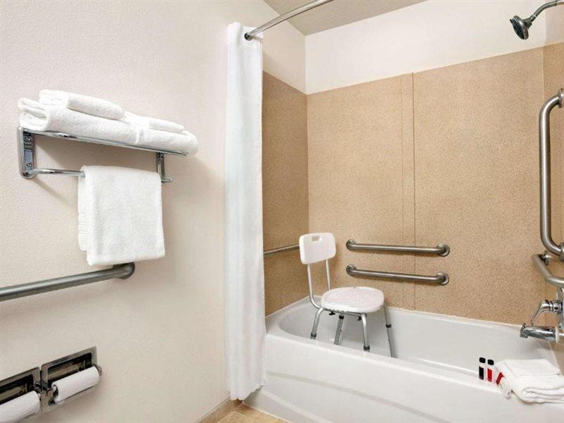 Microtel Inn & Suites By Wyndham Culpeper Exteriör bild