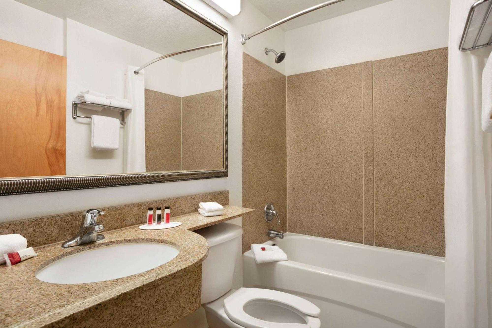Microtel Inn & Suites By Wyndham Culpeper Exteriör bild